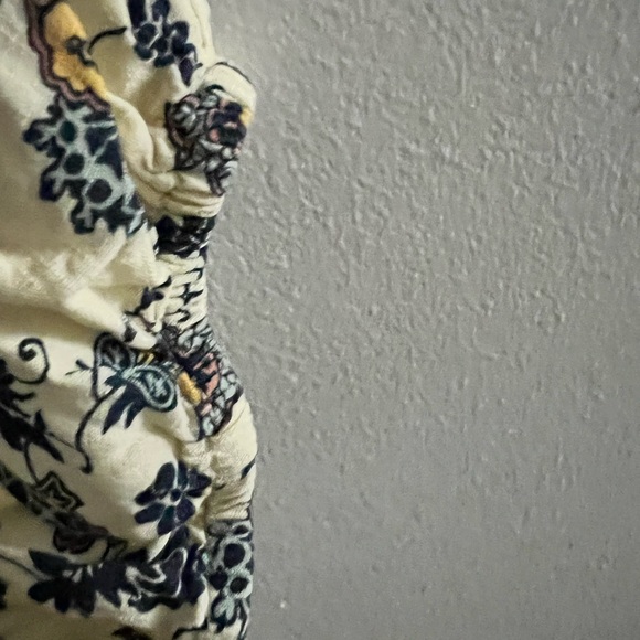 Universal Thread - Picture 4 of 8